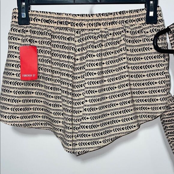 Patterned Black and Cream Women's outfit set - Picture 5 of 7